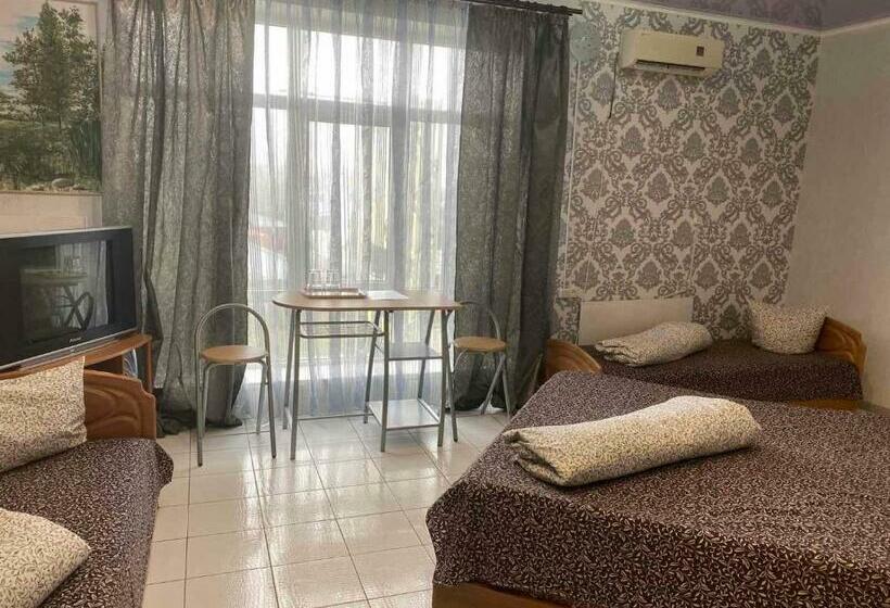 חדר משפחתי, 4 Seasons