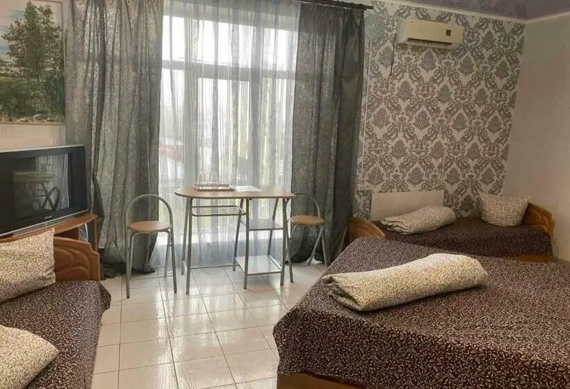 Family Room, 4 Seasons