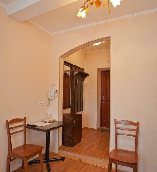 Comfort Szoba, Barbaris