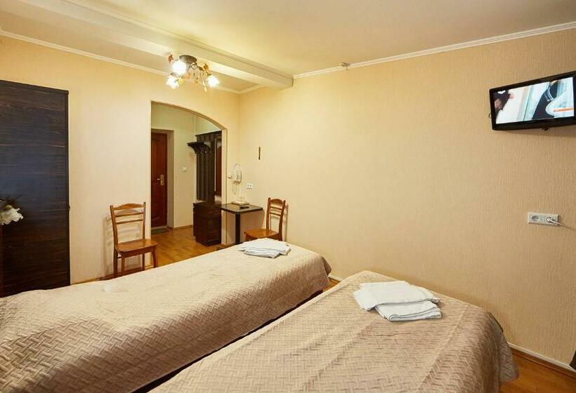 Comfort Szoba, Barbaris