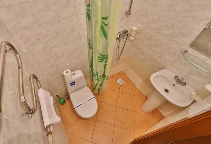 Standard Szoba, Barbaris