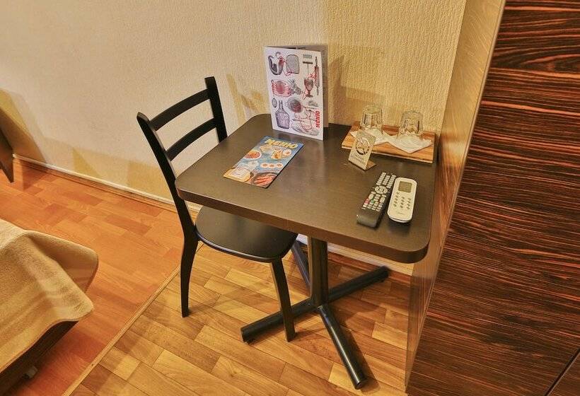 Standard Szoba, Barbaris