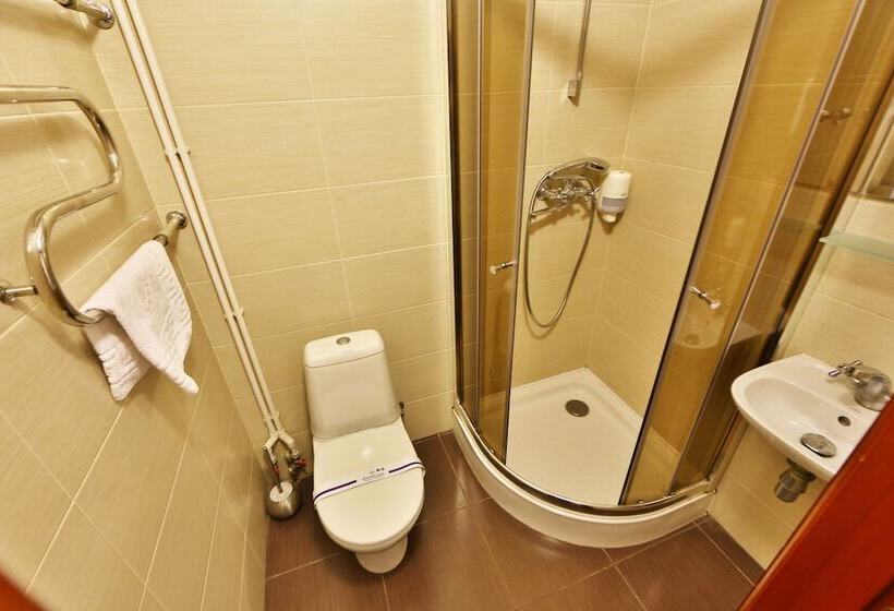 Comfort Szoba, Barbaris