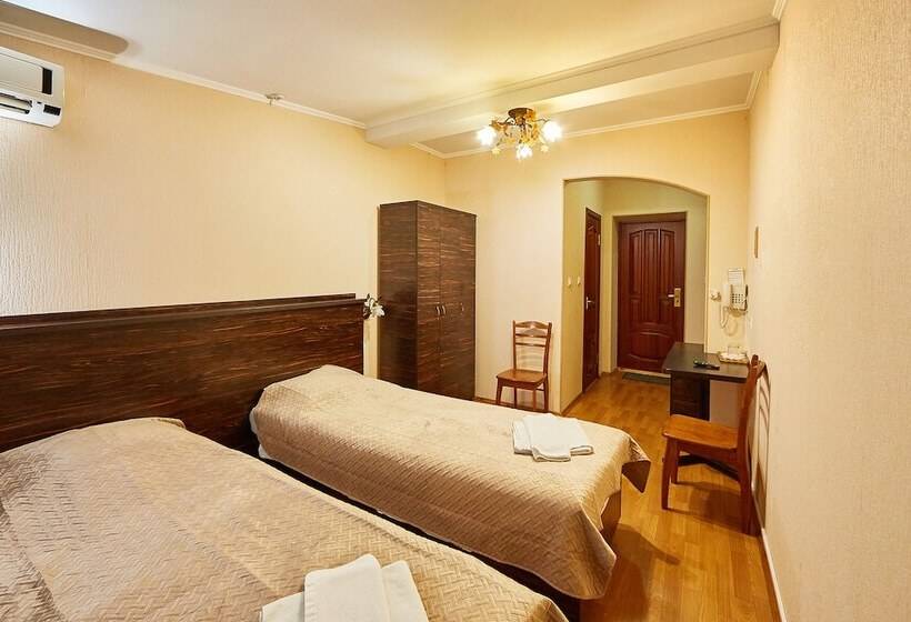 Comfort Szoba, Barbaris