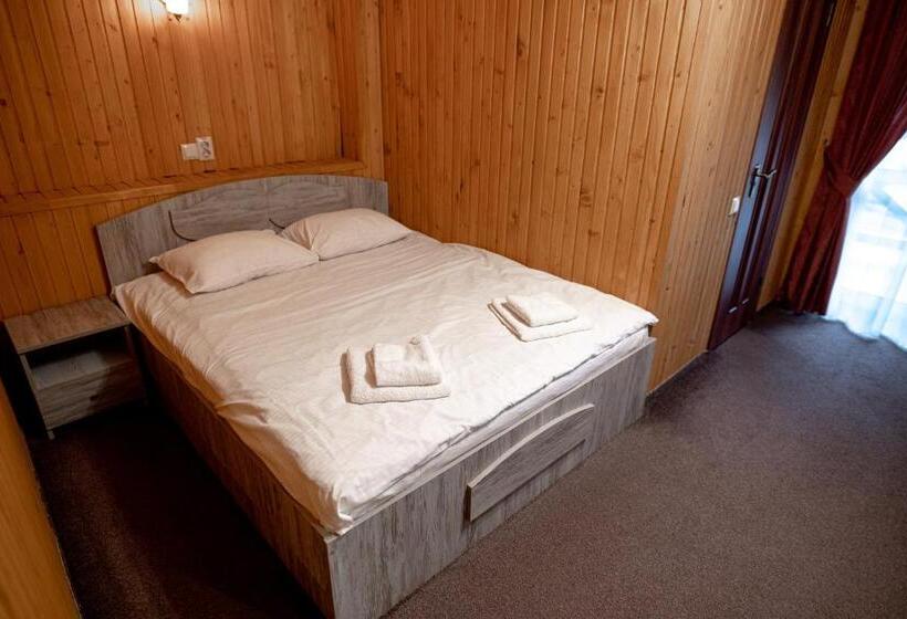 سوییت با چشمانداز کوه, Chalet Filvarok