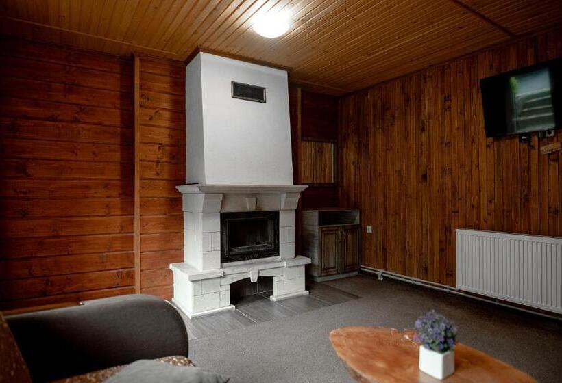 سوییت با چشم‌انداز کوه, Chalet Filvarok