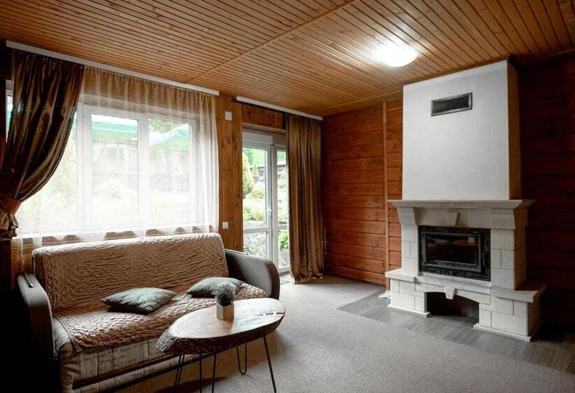 سوییت با چشمانداز کوه, Chalet Filvarok