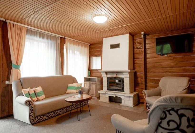 سوییت با چشم‌انداز کوه, Chalet Filvarok