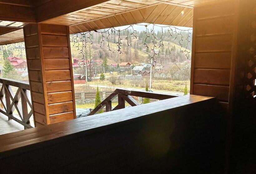 سوییت با چشمانداز کوه, Chalet Filvarok