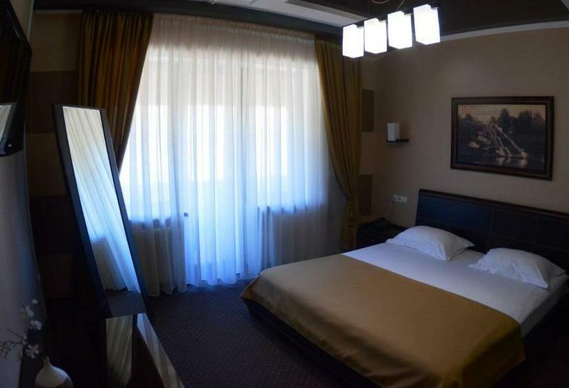 سوییت جونیور, Complex Dacha