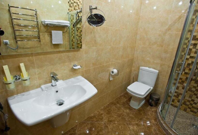 سوئیت با بالکن, Complex Dacha