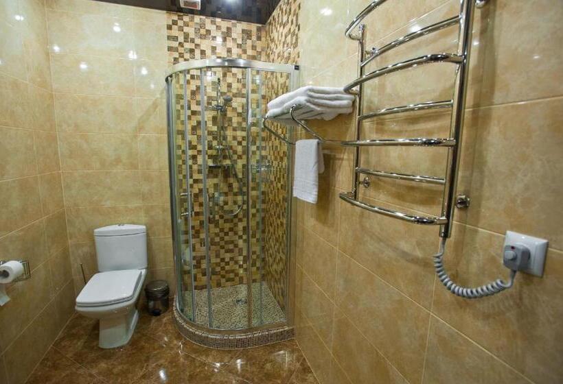 سوئیت با بالکن, Complex Dacha