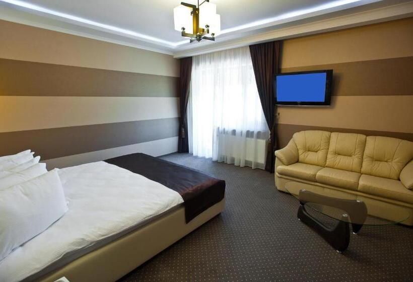 سوئیت با بالکن, Complex Dacha