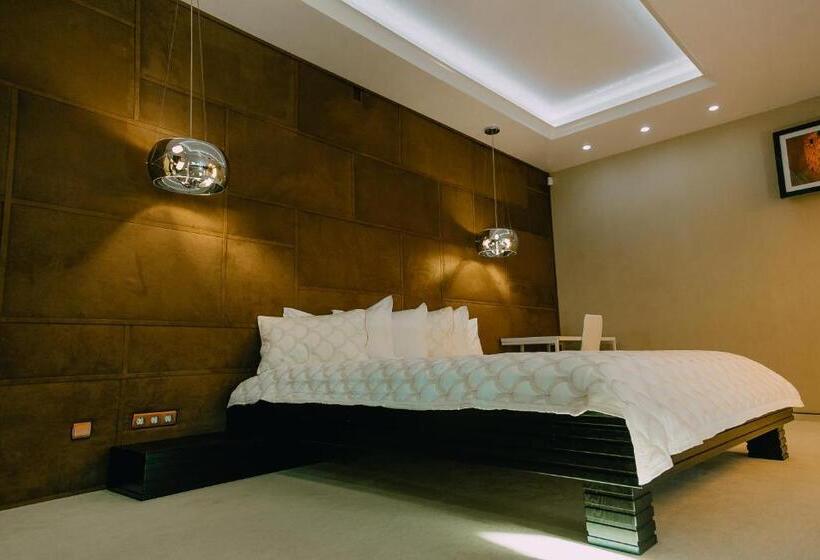 سوئیت پرزیدنت, Complex Dacha