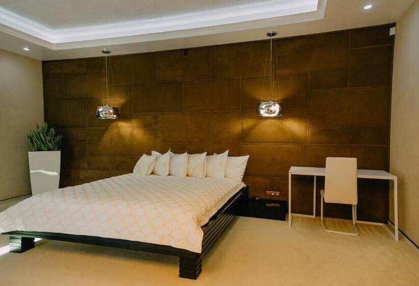 سوئیت پرزیدنت, Complex Dacha