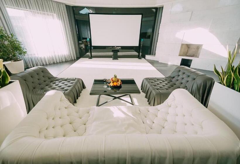 سوئیت پرزیدنت, Complex Dacha