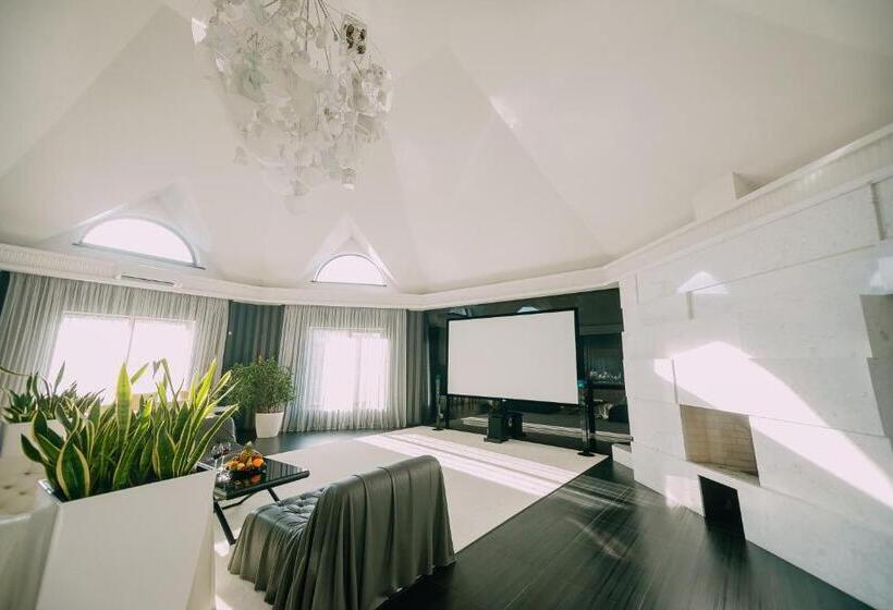 سوئیت پرزیدنت, Complex Dacha