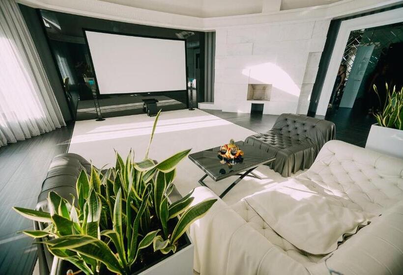 سوئیت پرزیدنت, Complex Dacha