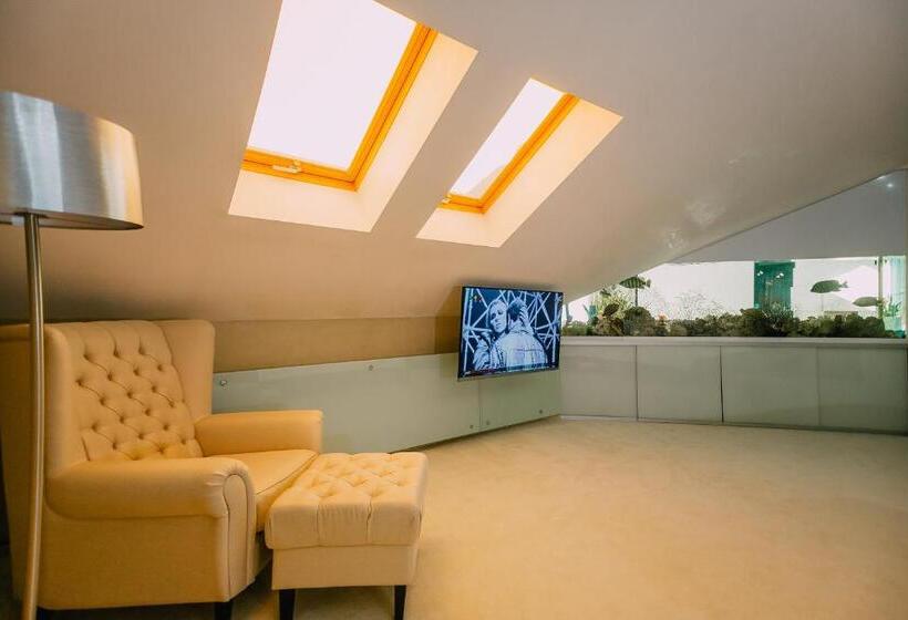 سوئیت پرزیدنت, Complex Dacha