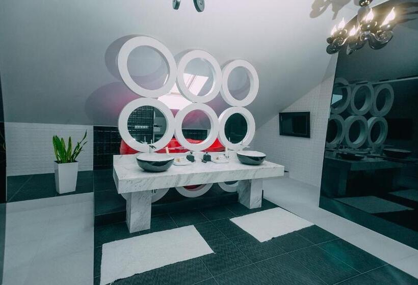 سوئیت پرزیدنت, Complex Dacha