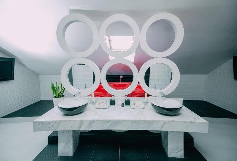 سوئیت پرزیدنت, Complex Dacha