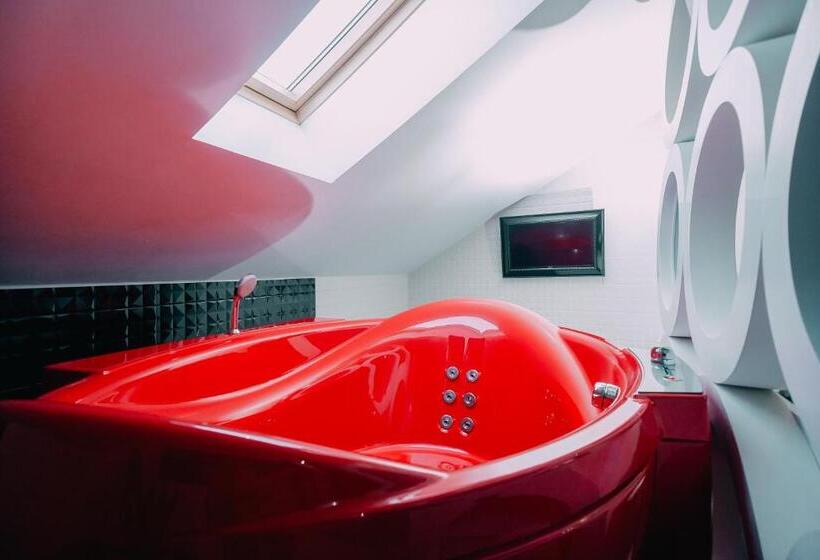 سوئیت پرزیدنت, Complex Dacha