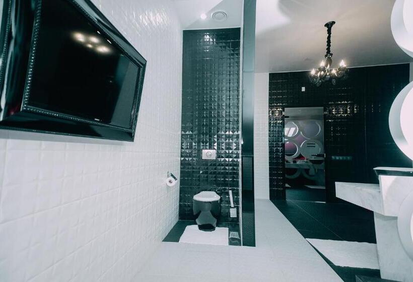 سوئیت پرزیدنت, Complex Dacha