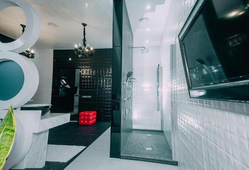 سوئیت پرزیدنت, Complex Dacha