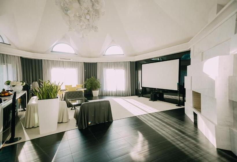 سوئیت پرزیدنت, Complex Dacha