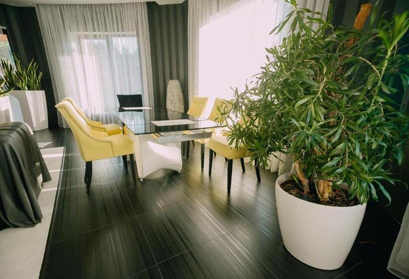 سوئیت پرزیدنت, Complex Dacha