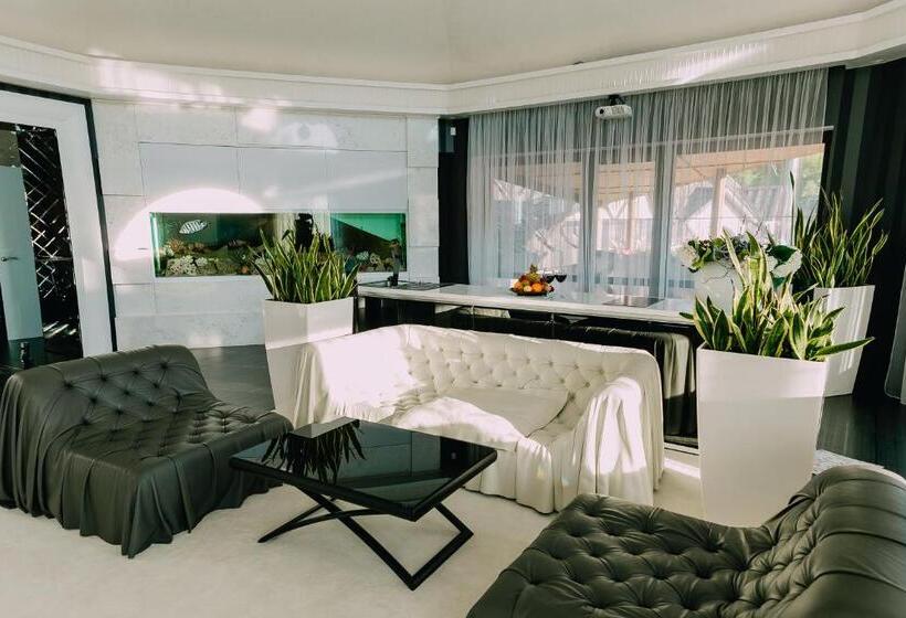 سوئیت پرزیدنت, Complex Dacha