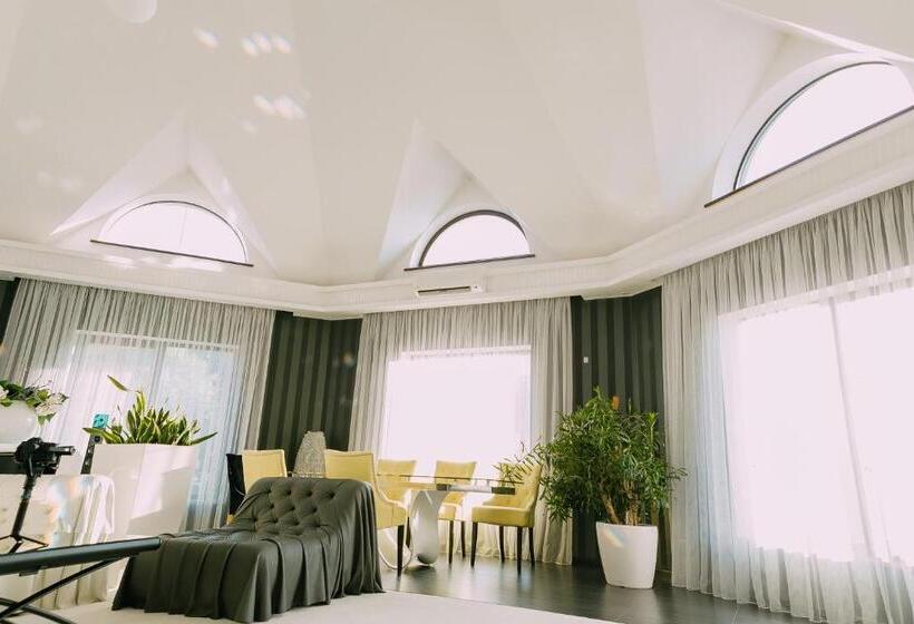 سوئیت پرزیدنت, Complex Dacha