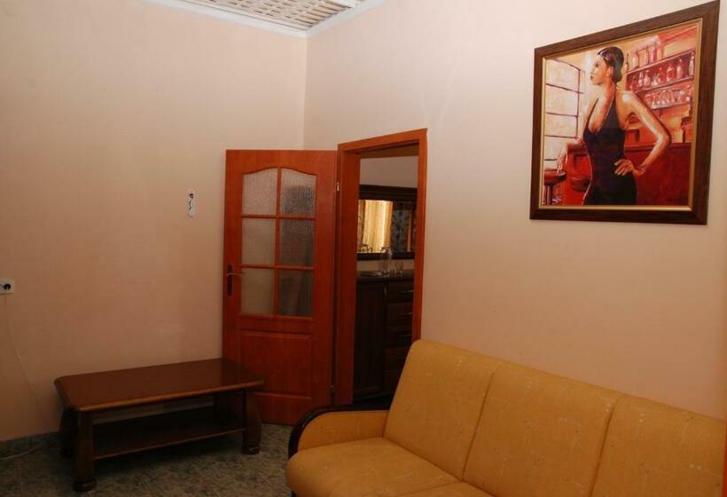 سوییت, Filvarki Centre