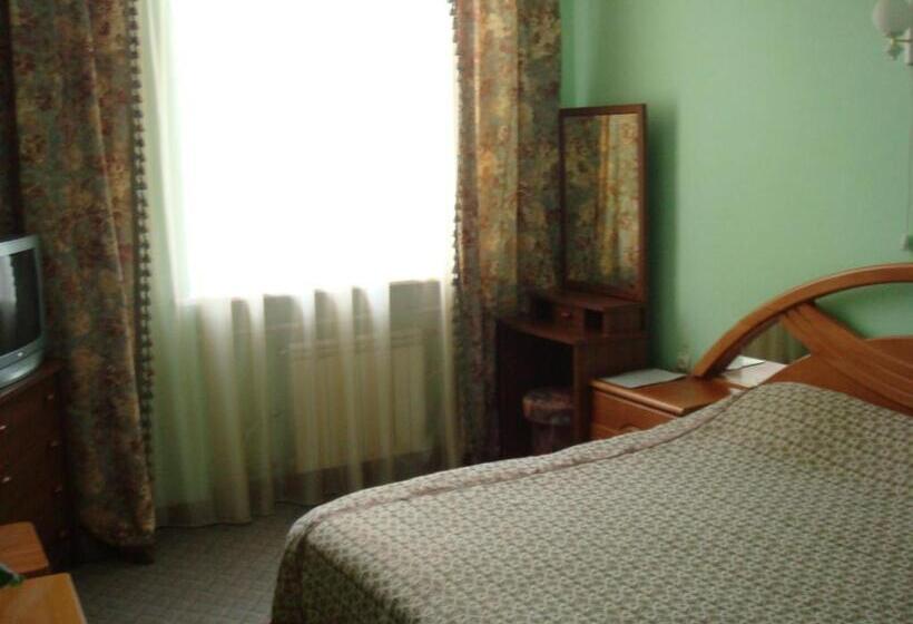 سوئیت جونیور با چشمانداز باغ, Filvarki Centre