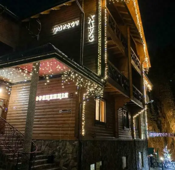 Standard-huone, Forest House