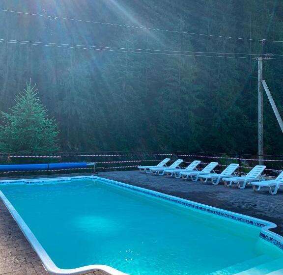 سوییت, Forest House