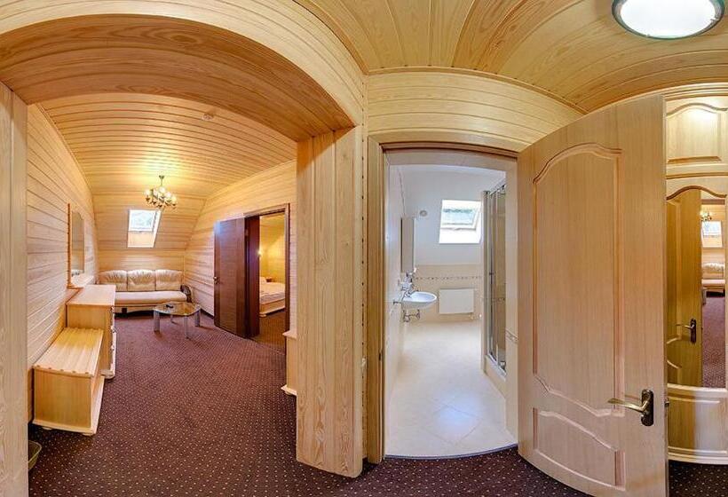 سوییت, Forest House