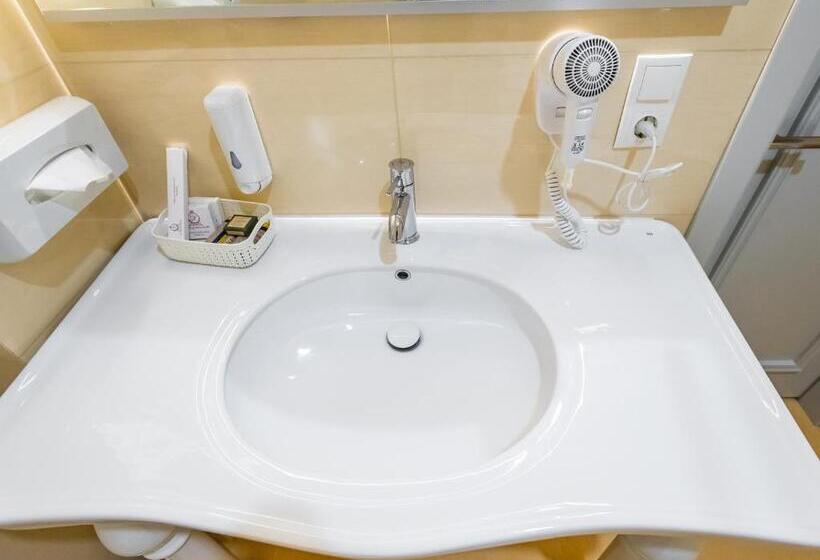 اتاق سوپریور, France