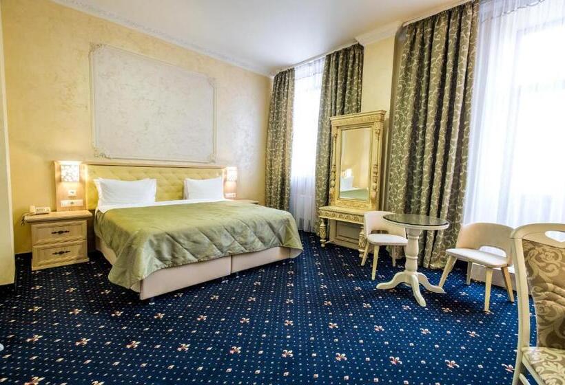 سوئیت با بالکن, France