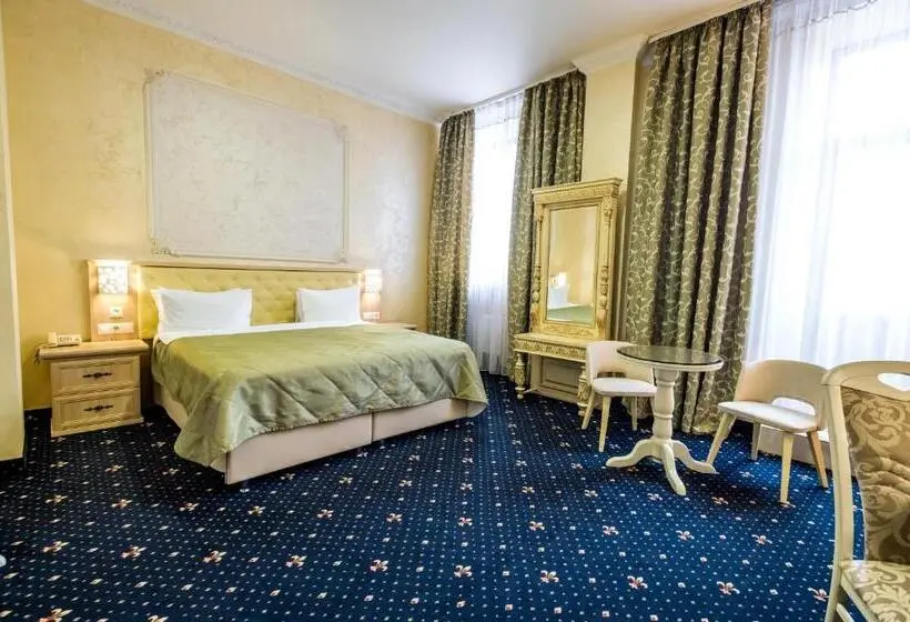 Suite cu balcon, France