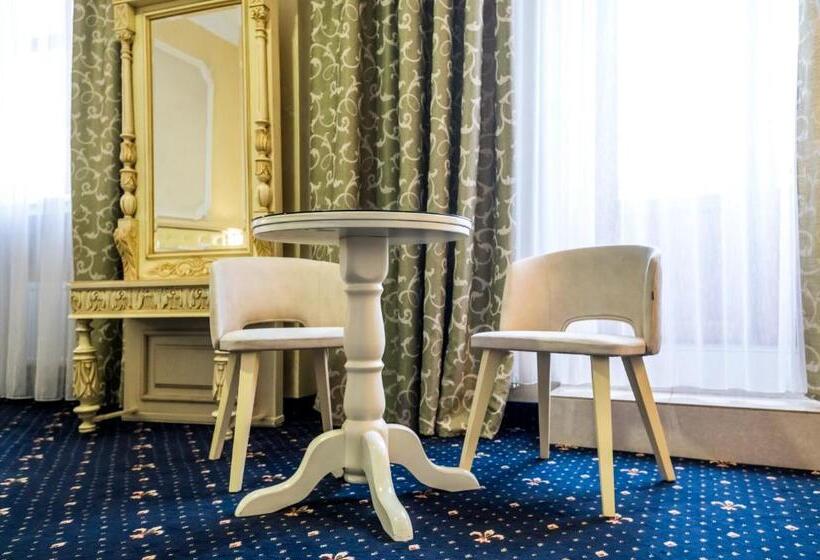 سوئیت با بالکن, France