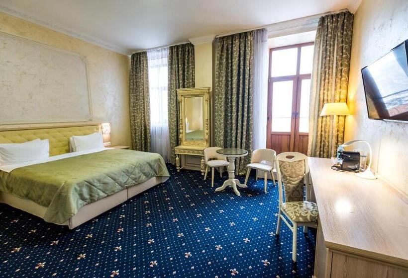 سوئیت با بالکن, France