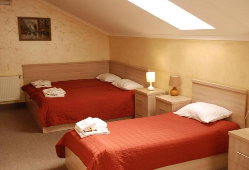 اتاق استاندارد چهار تخته, France