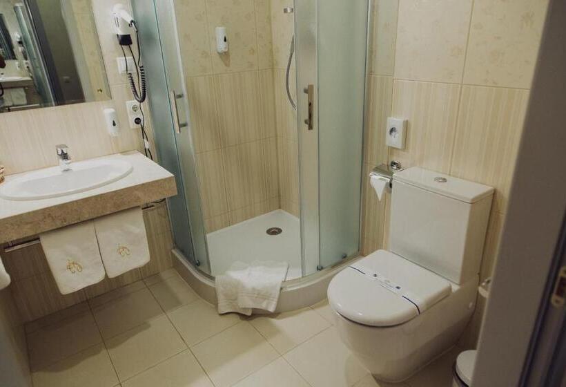 اتاق استاندارد چهار تخته, France