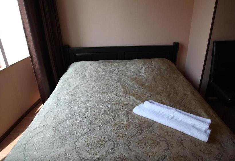 Cameră Standard, Genuez
