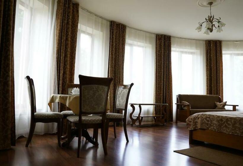 Suite Familiar, Mercury