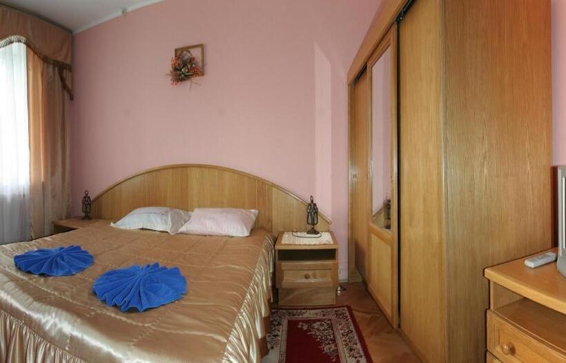 Suite 2 Dormitorios, Morozko
