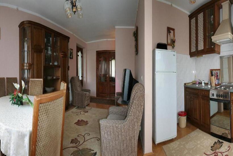 Suite 2 Dormitorios, Morozko