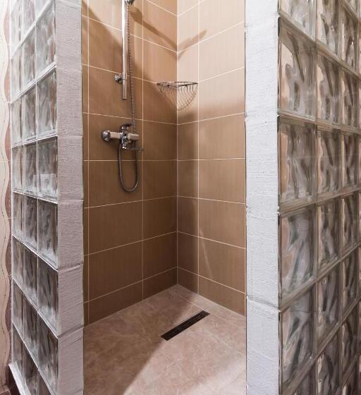 سوییت جونیور, Noy