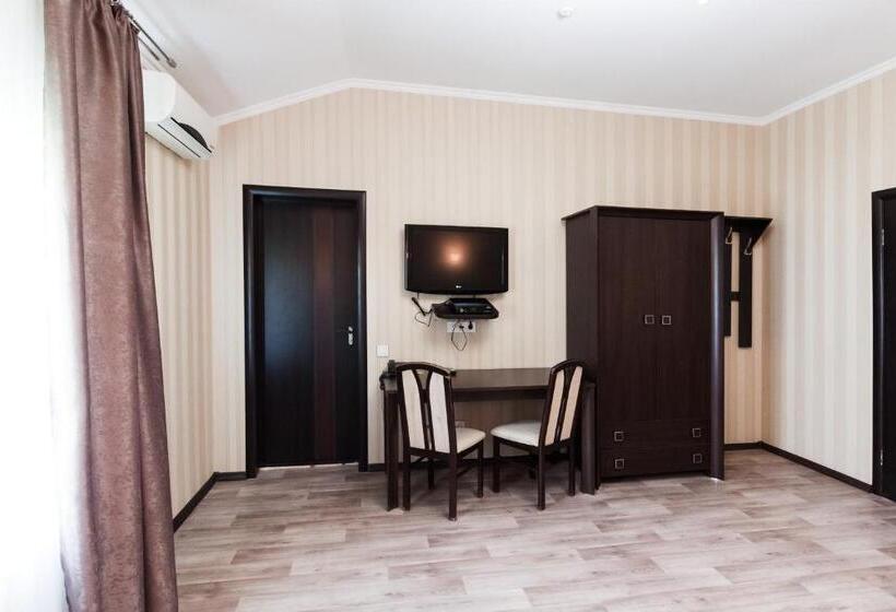 سوییت جونیور, Noy